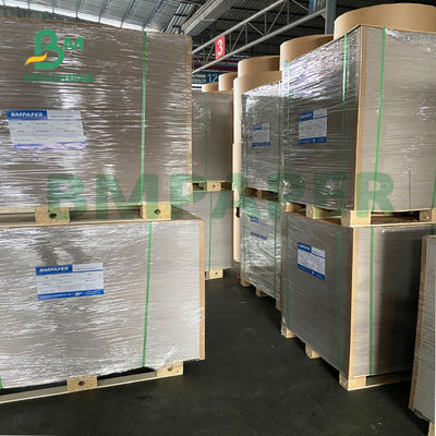 A boa opacidade reciclou o papel de embalagem do papel de jornal com uma superfície lisa plana