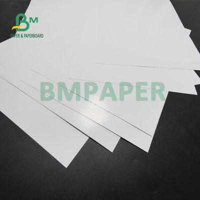 Brilho de seda 120gsm de papel 148gsm do texto branco do brilho C2S para a página 635 x 965mm do compartimento