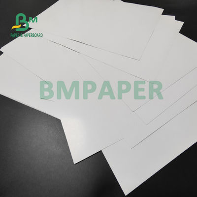 Brilho de seda 120gsm de papel 148gsm do texto branco do brilho C2S para a página 635 x 965mm do compartimento