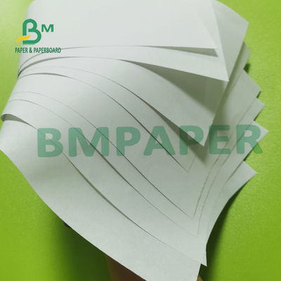 Material branco de pouco peso da polpa do Virgin do rolo 50gsm 53gsm do papel de ligação