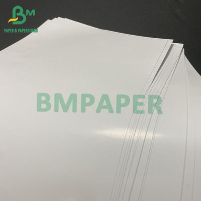 papel de 150gsm 157gsm Chromocoat na resma da folha que embala 640 x 900mm 700 x 1000mm