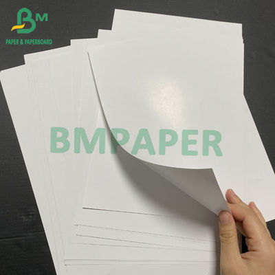 papel de 150gsm 157gsm Chromocoat na resma da folha que embala 640 x 900mm 700 x 1000mm