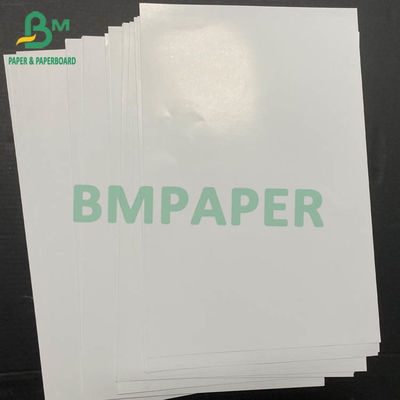 papel de 150gsm 157gsm Chromocoat na resma da folha que embala 640 x 900mm 700 x 1000mm