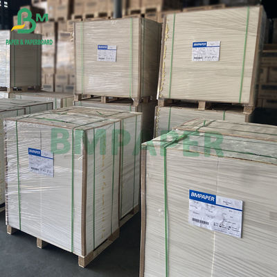 papel de 150gsm 157gsm Chromocoat na resma da folha que embala 640 x 900mm 700 x 1000mm