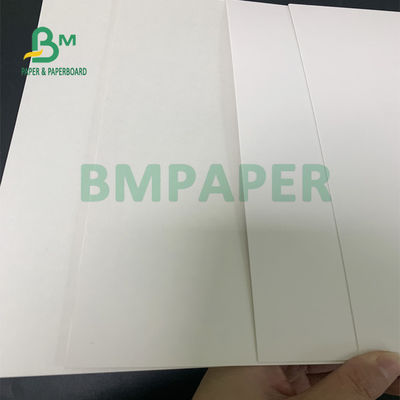 O lado maioria alto da placa de papel uma de envolvimento do alimento do produto comestível revestiu Eco 325gsm amigável