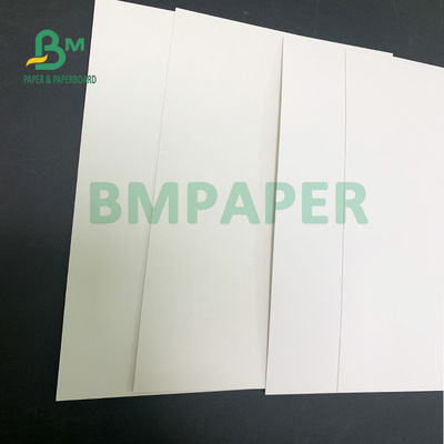 O lado maioria alto da placa de papel uma de envolvimento do alimento do produto comestível revestiu Eco 325gsm amigável