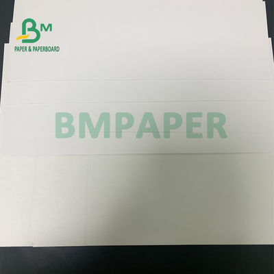 O lado maioria alto da placa de papel uma de envolvimento do alimento do produto comestível revestiu Eco 325gsm amigável