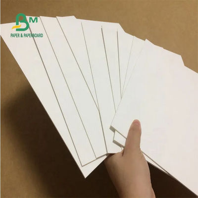 O cartão branco laminado de revestimento cobre 72 x 102cm 1mm 2mm 3mm para a caixa de presente