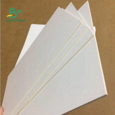 O cartão branco laminado de revestimento cobre 72 x 102cm 1mm 2mm 3mm para a caixa de presente