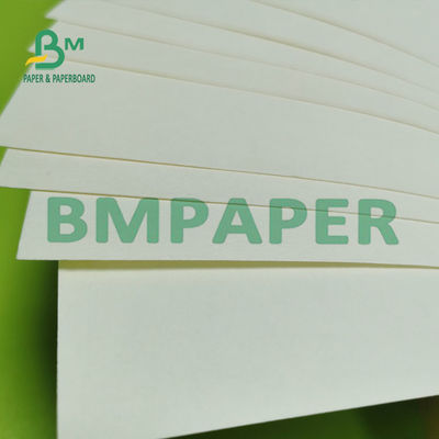 O PE lateral da placa de papel 180g conservado em estoque branco o natural do copo revestiu a superfície lisa