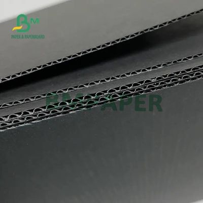 O preto corruga a folha do cartão e flauta para a embalagem 502mm x 693mm da caixa