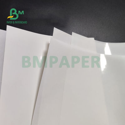 Etiqueta adesiva branca lustrosa 75gsm de papel 80gsm para o revestimento moldado lateral do supermercado um