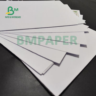 placa de papel sem revestimento de 200gsm 250gsm Woodfree para folhetos 720mm x 1020mm