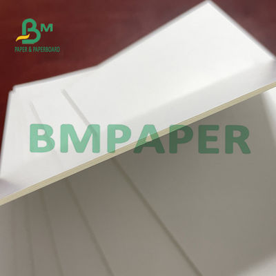 O brilho revestido bilateral branco laminou o papel 2mm do cartão para a caixa cosmética