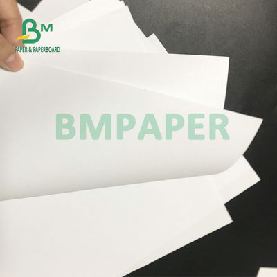 Papel deslocado branco super 140gsm 160gsm de Woodfree bom nivelamento de 635mm x de 914mm