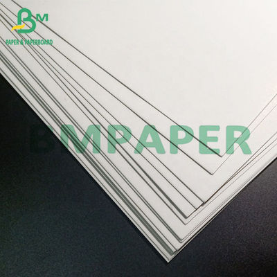 O lado de papel do rolo um do congelador não tóxico revestiu o papel de embalagem branco com o Brown para trás