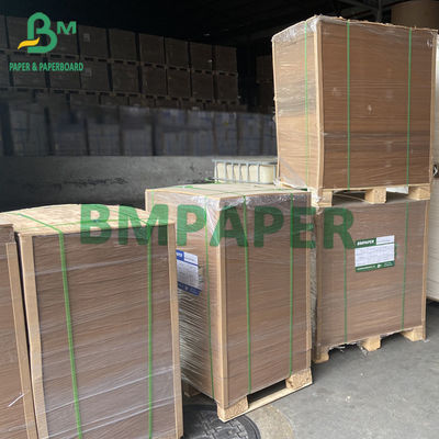 Folhas de grande resistência 80gsm 90gsm do papel de embalagem de Brown escuro para o saco da entrega