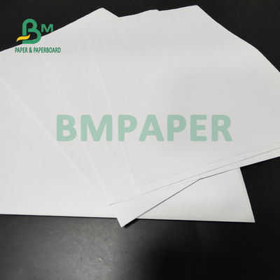 papel bond branco sem revestimento de 50gsm 55gsm Woodfree para a impressão 66 x 106cm do livro
