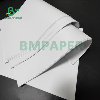 papel bond branco sem revestimento de 50gsm 55gsm Woodfree para a impressão 66 x 106cm do livro