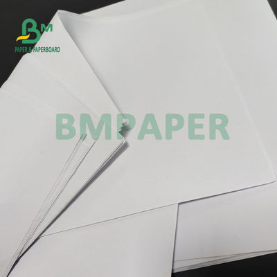 papel bond branco sem revestimento de 50gsm 55gsm Woodfree para a impressão 66 x 106cm do livro