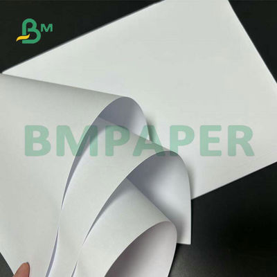 Formato largo Woodfree sem revestimento 55gsm de papel 60gsm 65gsm para a impressão do texto de escola