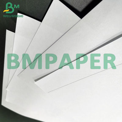peso leve sem revestimento do brilho alto de impressão de offset do papel de 55gsm 60gsm Woodfree