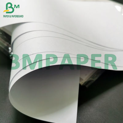 peso leve sem revestimento do brilho alto de impressão de offset do papel de 55gsm 60gsm Woodfree