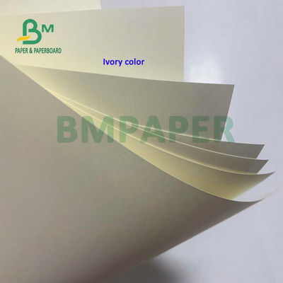 Folha de papel sem revestimento de Woodfree 55gsm 65gsm do marfim branco para fazer o caderno