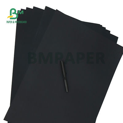 150gm 200gm Cartão de papel Kraft preto para embalagem de presentes 70 x 100cm Boa rigidez
