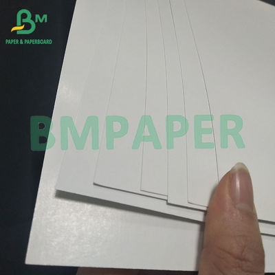 Papel anti-transparência com alta rigidez Papel revestido com núcleo preto e núcleo azul C2S