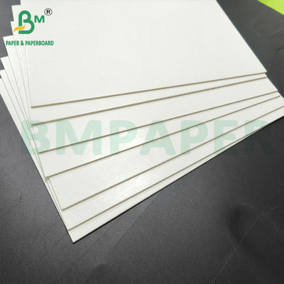 Caixas de presente Usar cartão branco revestido de lado duplo 1,5 mm 2,0 mm Cartão dobrável