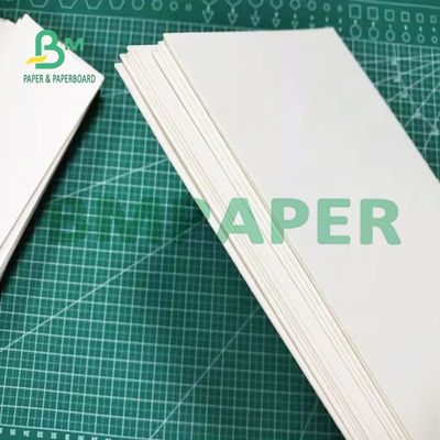 0.7 - 1.4 mm de papel branco absorvente para protecção de mesas
