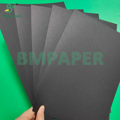 Folha de revestimento de papelão preto de 400 gm para fazer caixas de presentes 70 * 100CM