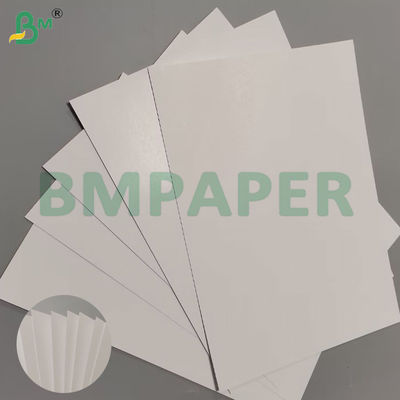 Papel preto de núcleo liso resistente à dobra de cartão de jogo 450 * 320mm