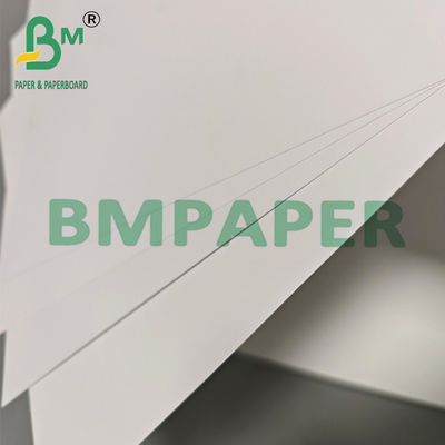 Papel de texto branco revestido de brilho para calendário