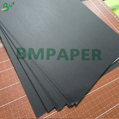 80 gm 90 gm Grau alimentar Papel Kraft preto virgem Pulpa de madeira à prova de gordura para embalagens alimentares