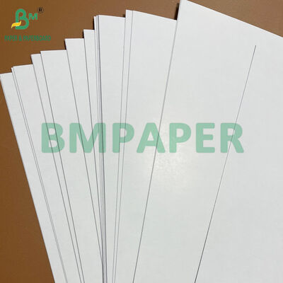 Cartão de papelão preto à prova de luz anti-falsificação de 310GSM e 320GSM para jogos de cartas colecionáveis